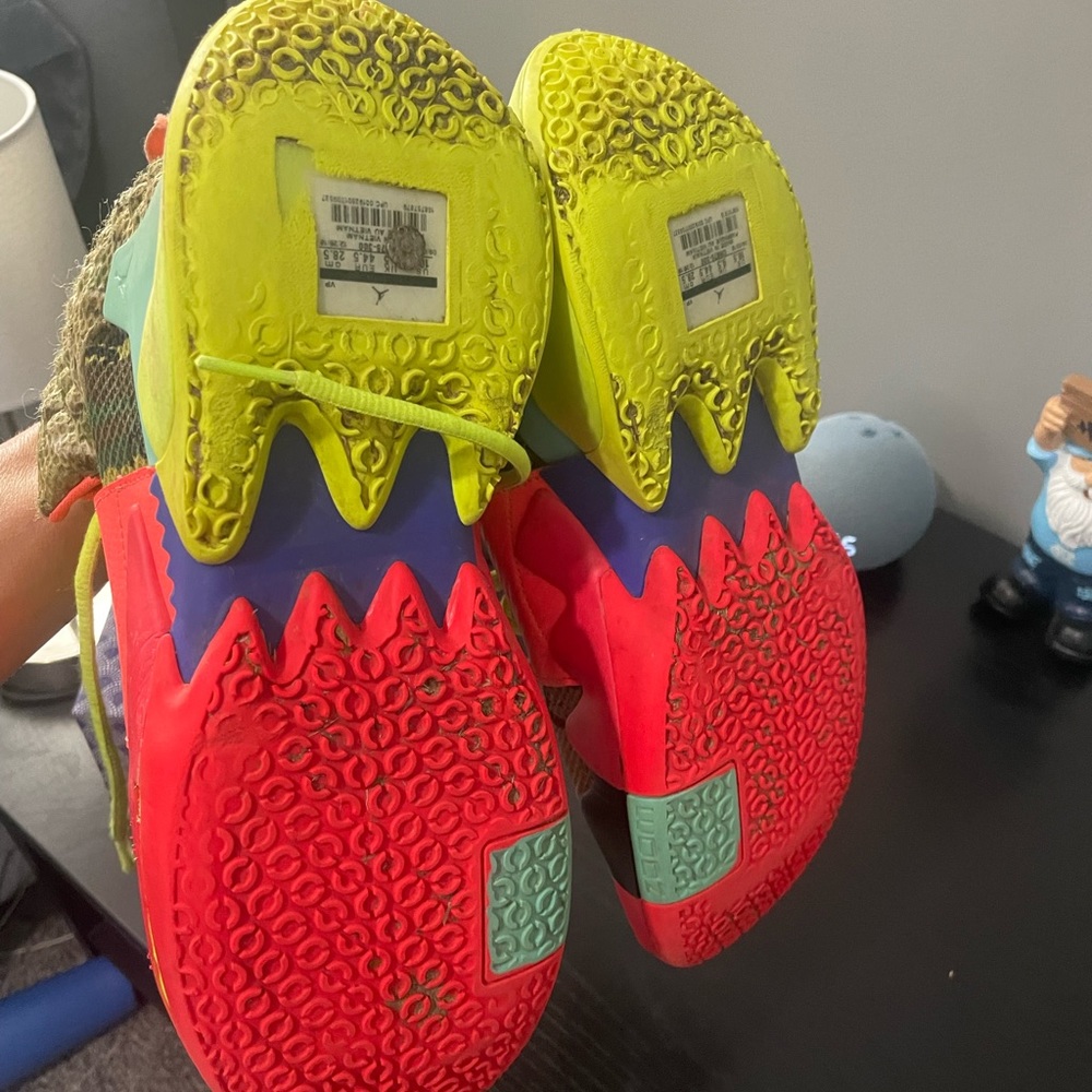 Russell Westbrook Basketball Shoes - Picture 3 of 5